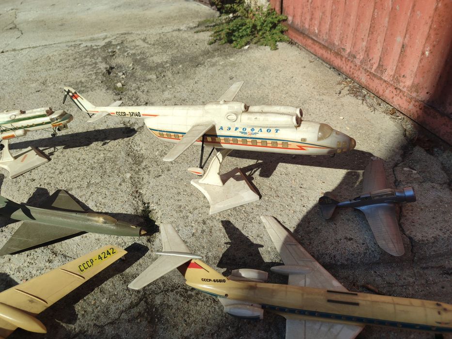 3 бр ретро детски игри и модели на самолети и хеликоптери