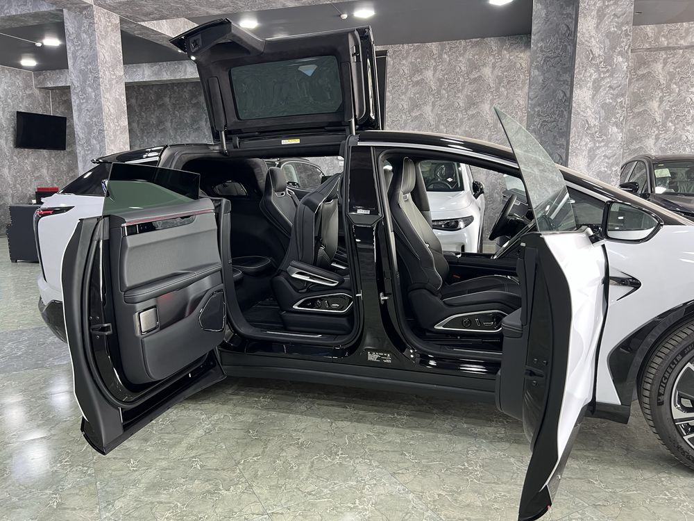 Hiphi model X full pazitsiya srochna sotiladi