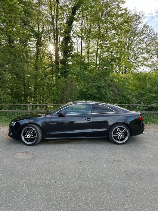 Vând Audi A5 Coupe Quattro model cu pachet S-line