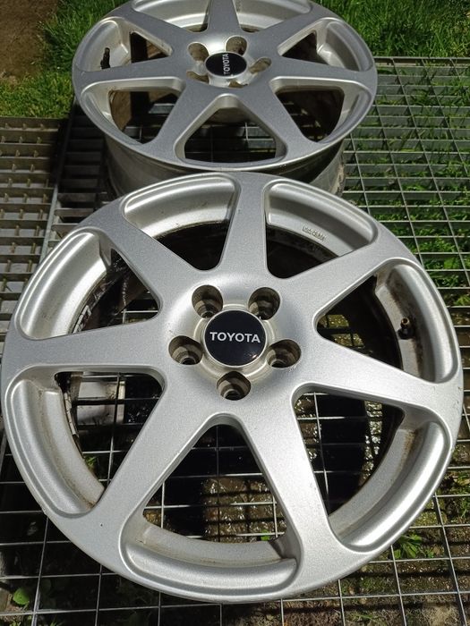 Vand 2 jante originale Toyota