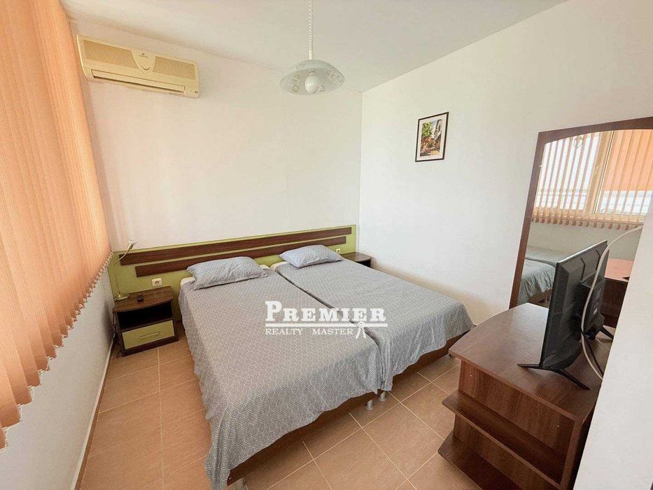 Просторно студио в комплекс на първа линия в Равда