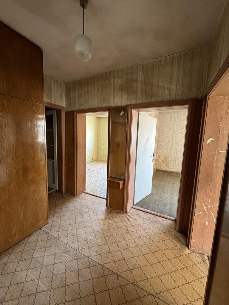 Продава се Тристаен апартамент в Бургас, Възраждане - 77 кв.м за 1949 €/кв.м - Снимка #2