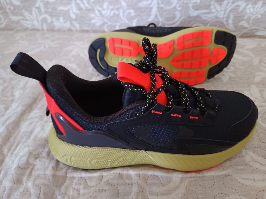 Încălțăminte sport Under Armour