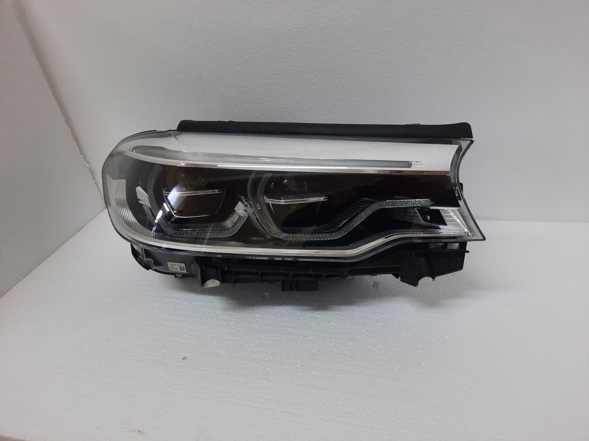 Far faruri  bmw G30 G31  seria 5 led adaptiv dreapta