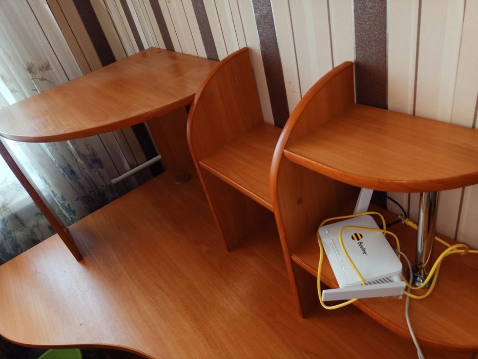 Срочно!!!Компьютерный стол б/у в хорошем состоянии