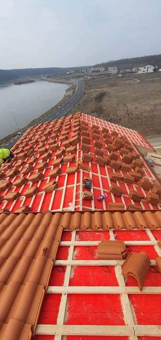 Executam acoperisuri de A la Z si reparatii de Urgenta