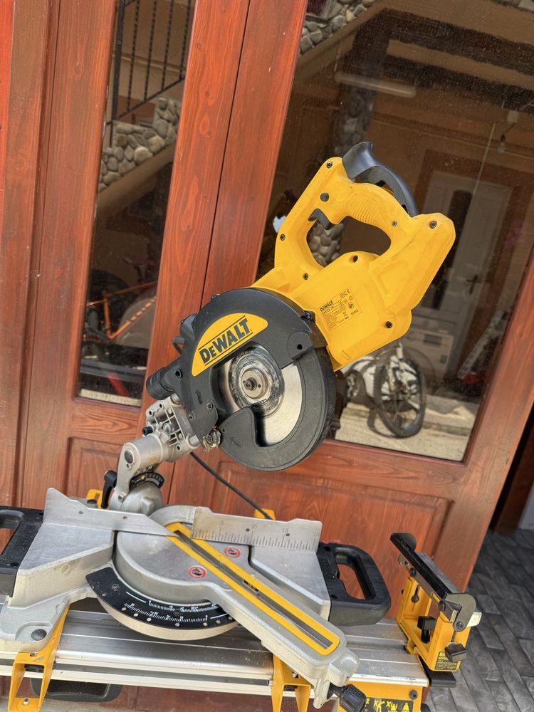 Pendula dewalt cu masa