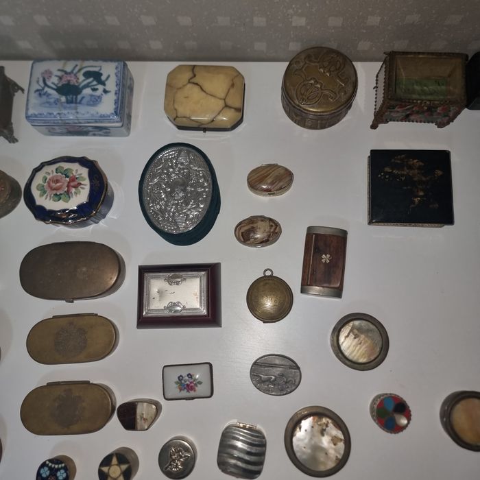 Colecție cutiuțe vechi – metal, lemn, porțelan, lac rusesc