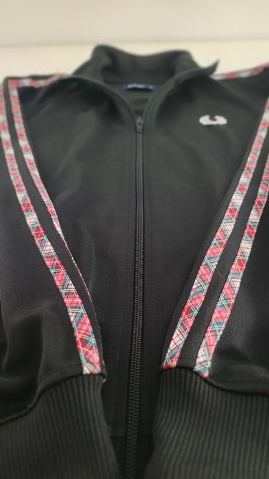 Fred Perry Оригинални Суичъри - размер M