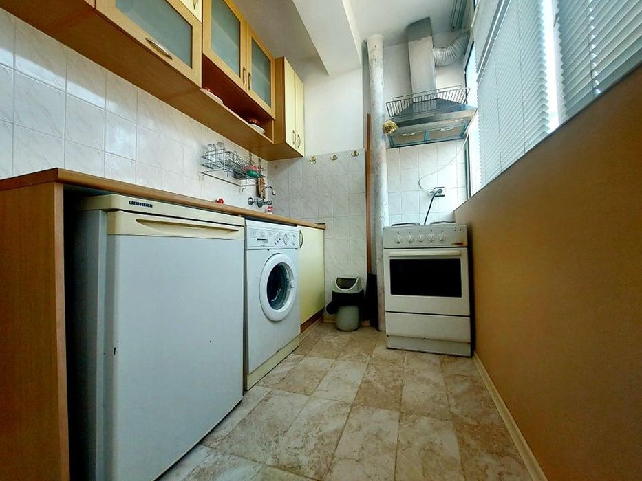 Продава се Двустаен апартамент в Бургас, Център - 50 кв.м за 2000 €/кв.м - Снимка #3