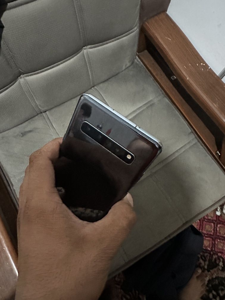 Samsung s 10 5G Xotirasi  8/256 Holati ideal 9/10