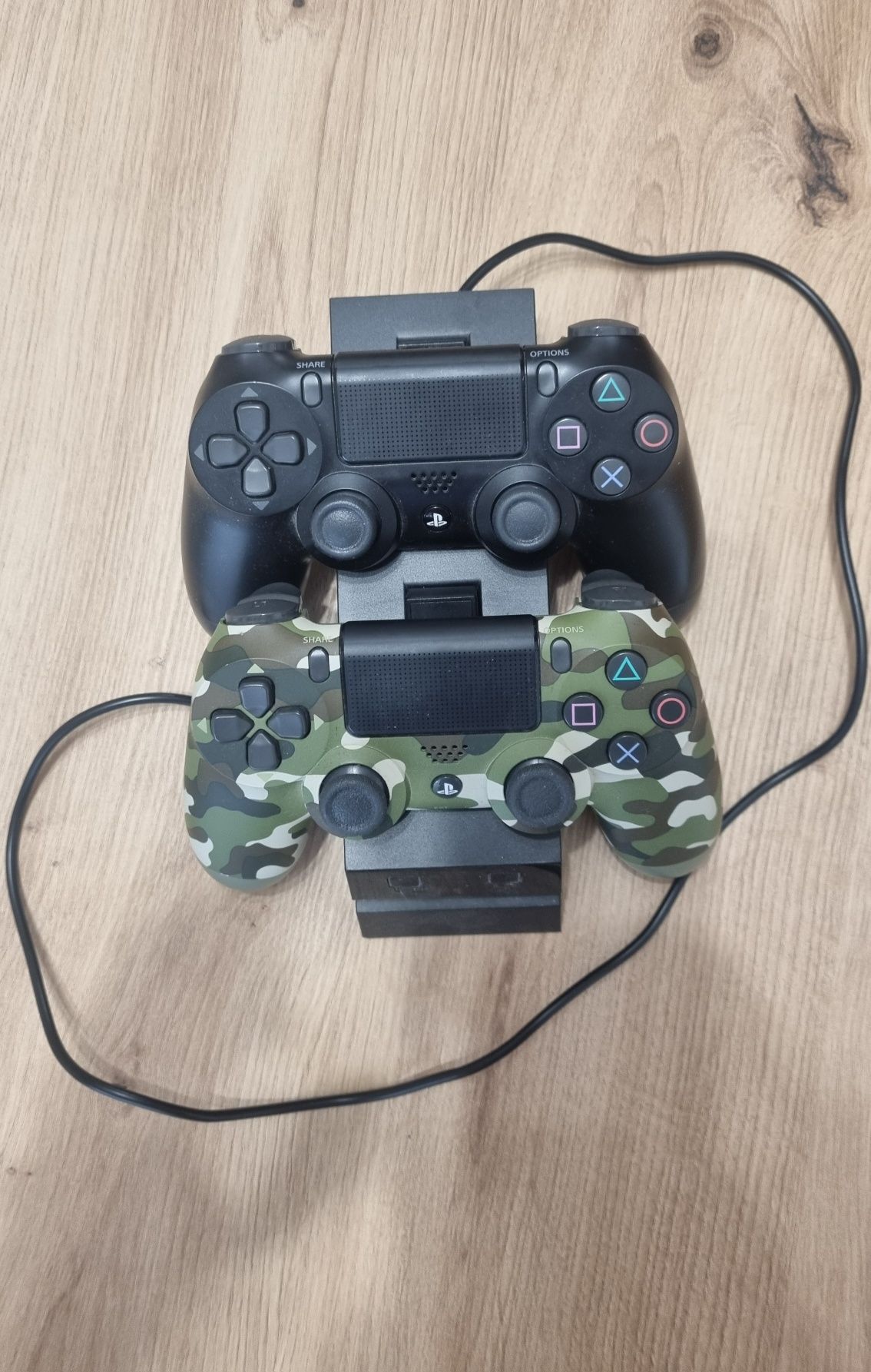 PS 4 PRO 1TB + VR очила и 2 игри