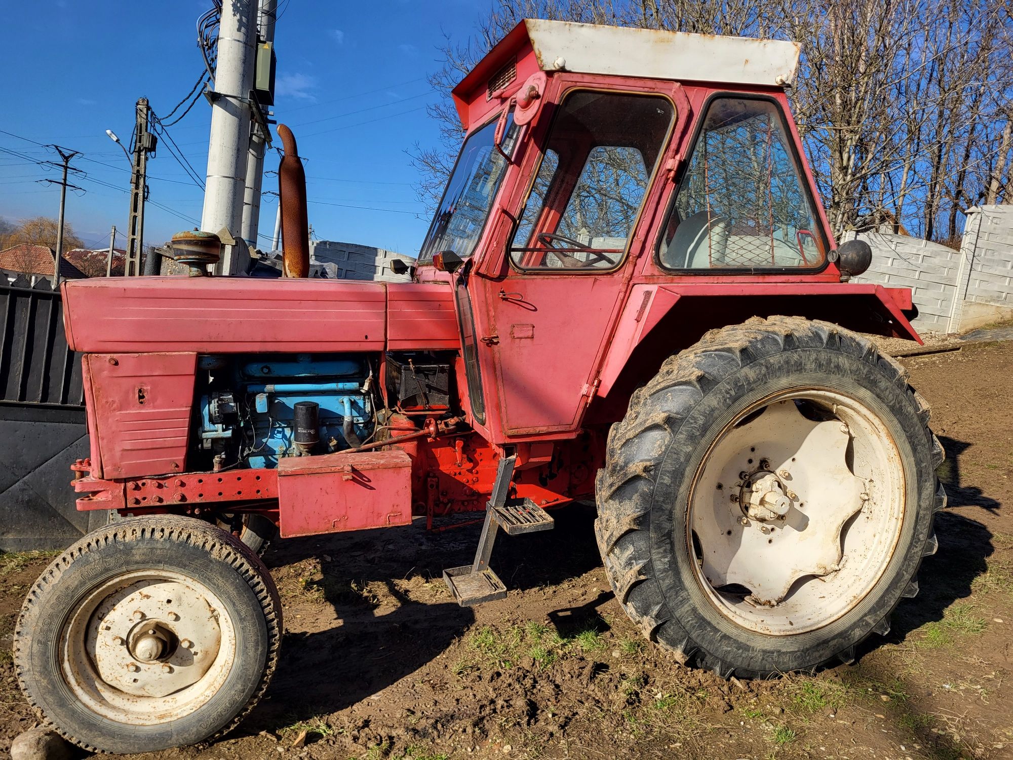 Vând tractor UTB 650 , împreună cu plug!