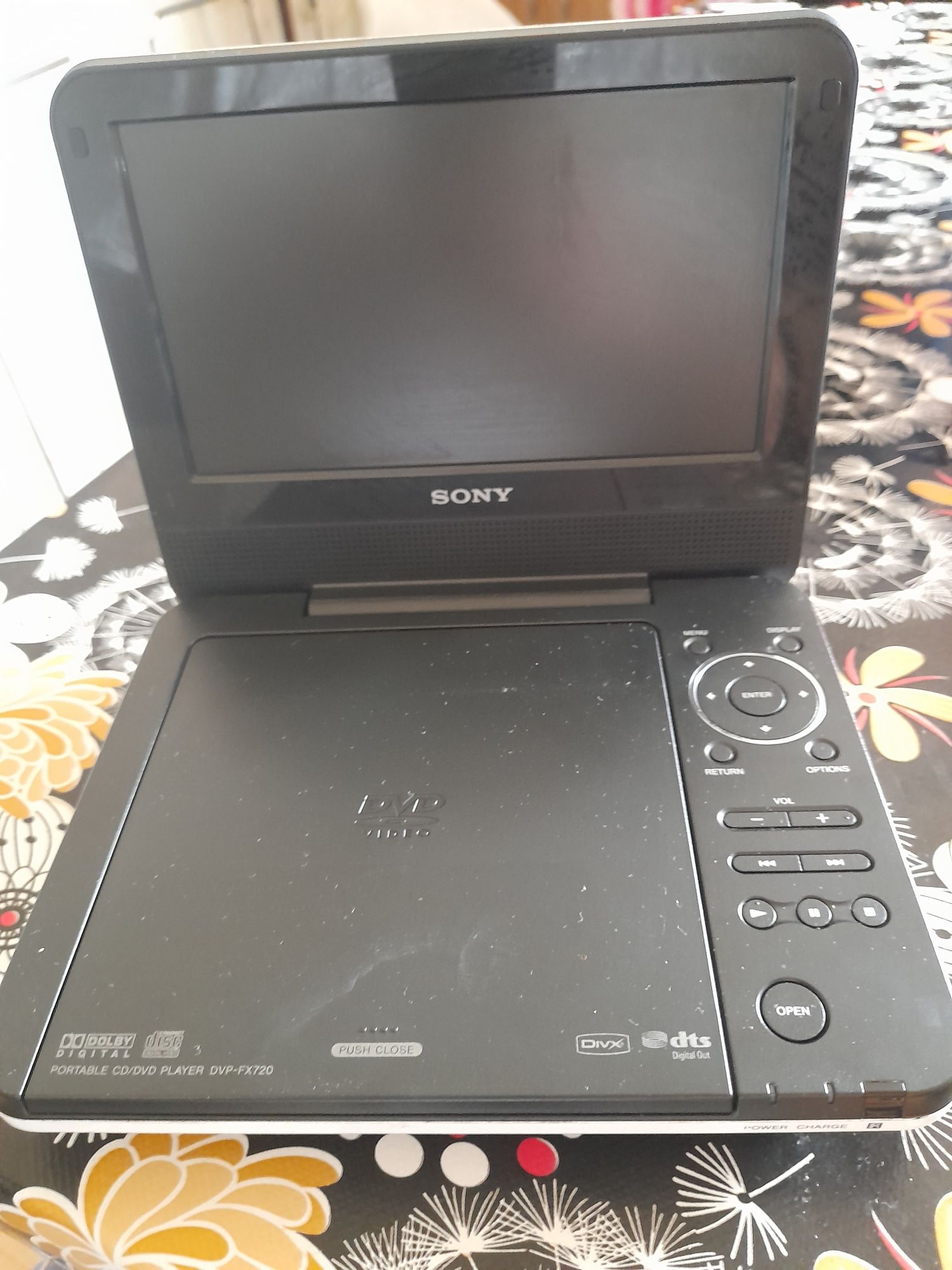 Dvd player portabil Sony cu încărcător original acum