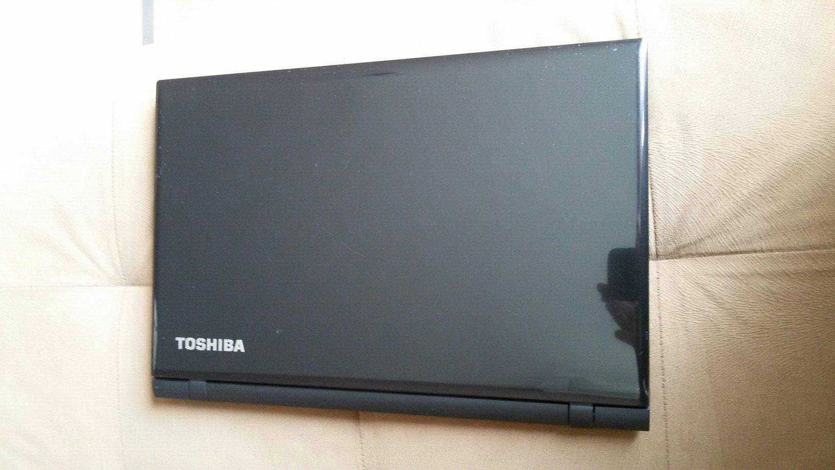 Toshiba Satellite L50-C 4ядрен Intel 8GB 750GB 3 часа батерия