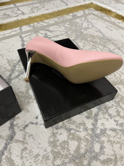 Продаю новую красивую и модныю обувь