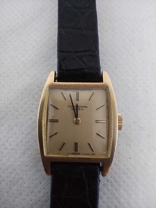 Дамски часовник IWC Classics 18- Karat gold Full Set Swiss Made 60's.