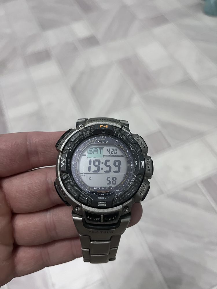 Casio Pro-trek  одни из самых договечных самозарядных( solar) часов