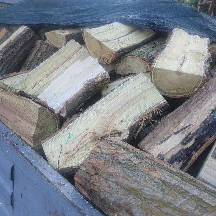 Предлагам дърва за огрев