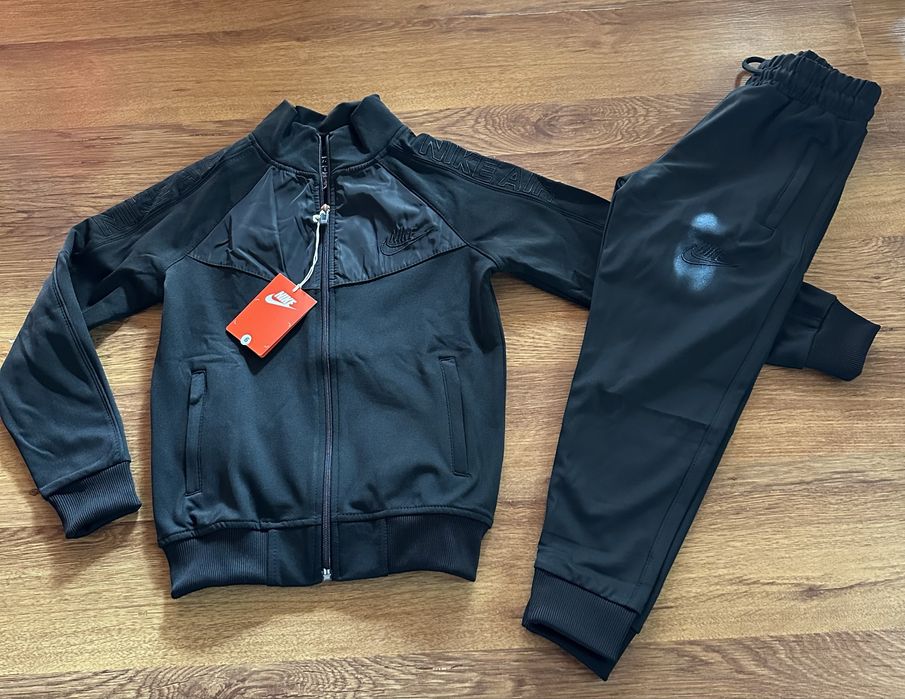 Детски,памучен,черен екип Nike с бродирано лого