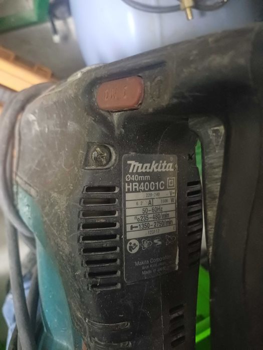 Перфоратор Makita HR 4001С б/у