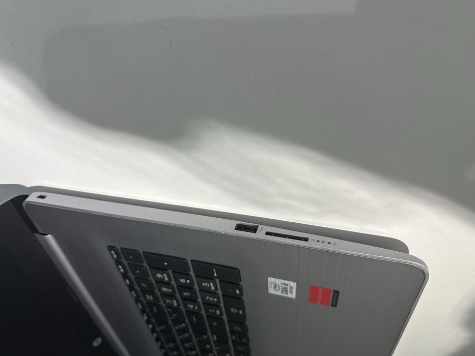 Hp 17” экран Core i5- 10210U 8gb Ozu