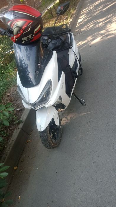 Продам Макси скутер по́лным на хаду