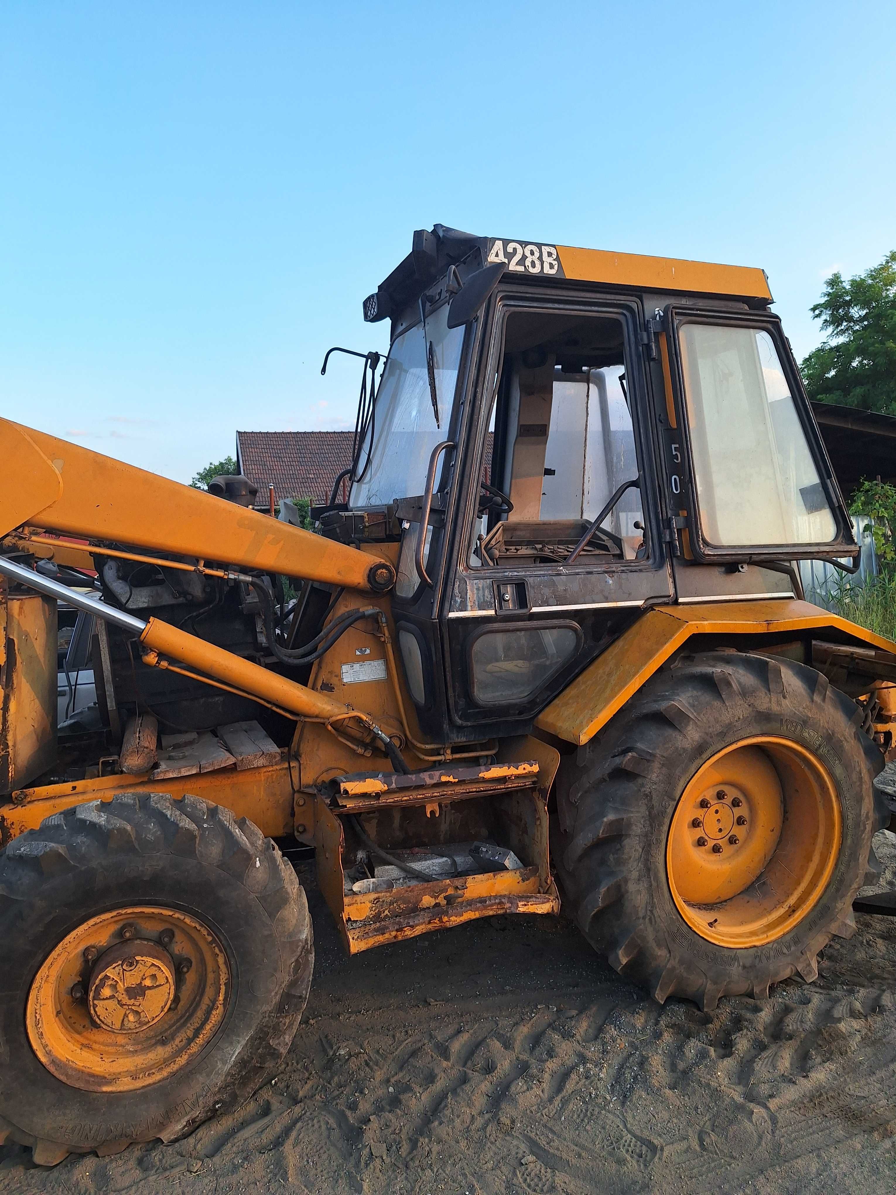 Buldoexcavator  caterpillar