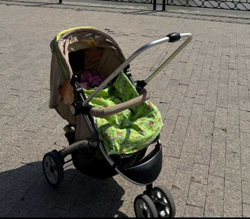 1 шт коляска и 2 шт манежки