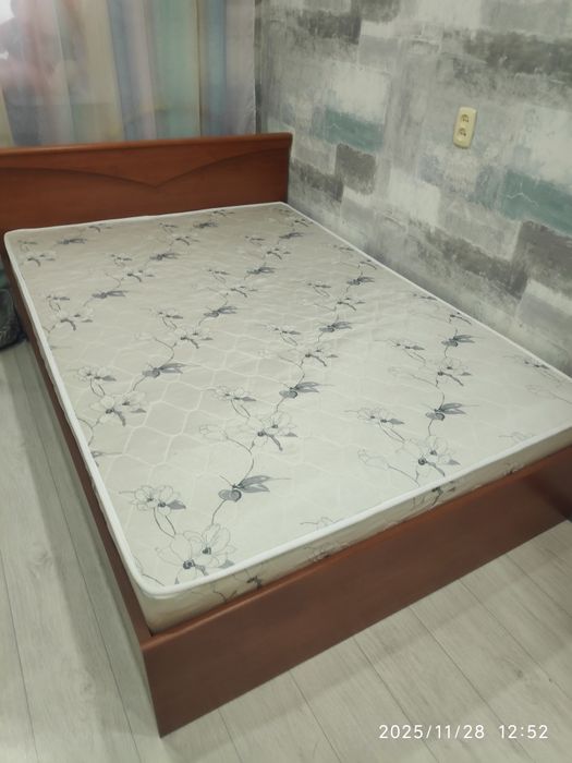 Двуспальная кровать 140*200