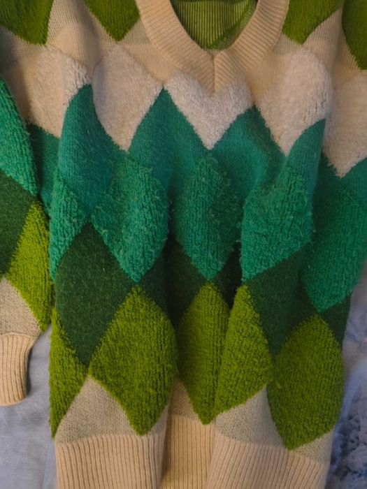 Зимни пуловери в различни цветове