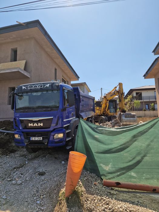 Beton concasat / drumuri / piatră/ compactor