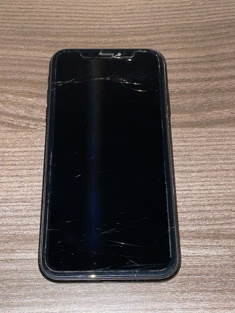 iPhone XR - iCloud / за части /