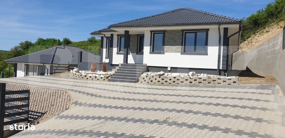 Casa pe un nivel, 138 mp utili, curte privata-Corunca