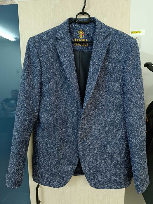 Preț simbolic: Vând sacou deosebit Nou 50