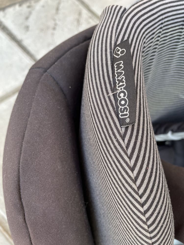 Maxi Cosi Family Fix база (Isofix) и столче Pearl