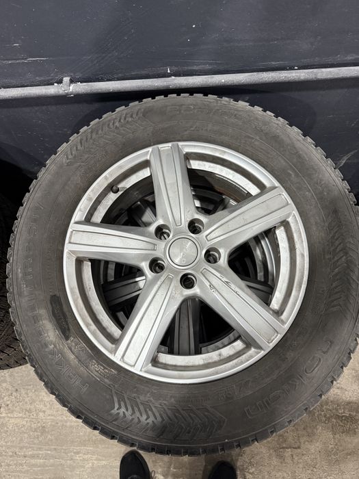 Продам комплект шины и диски почти новый