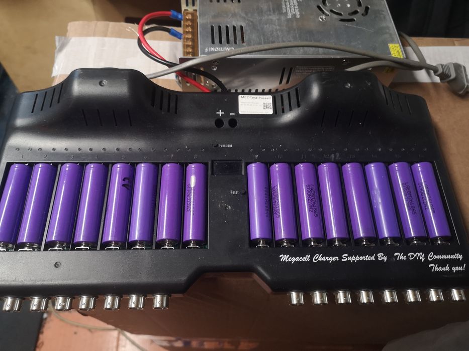 Tester celule 18650/21700 Megacell Charger.