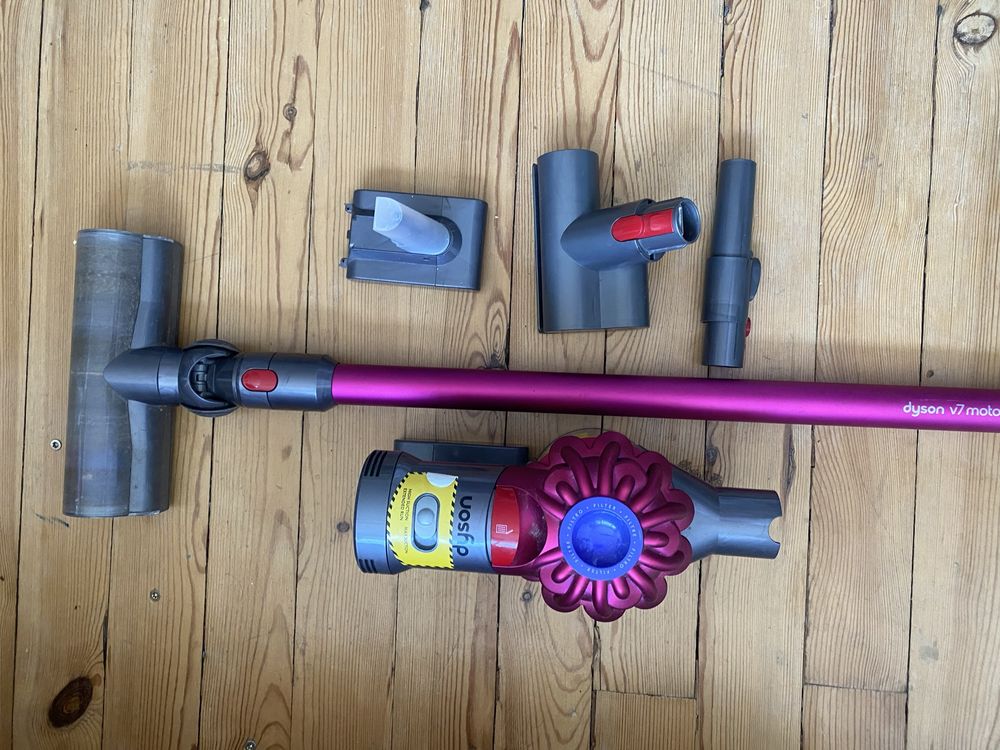 Прахосмукачка Dyson V7