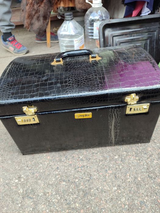 Чемодан - саквояж для кухонной утвори