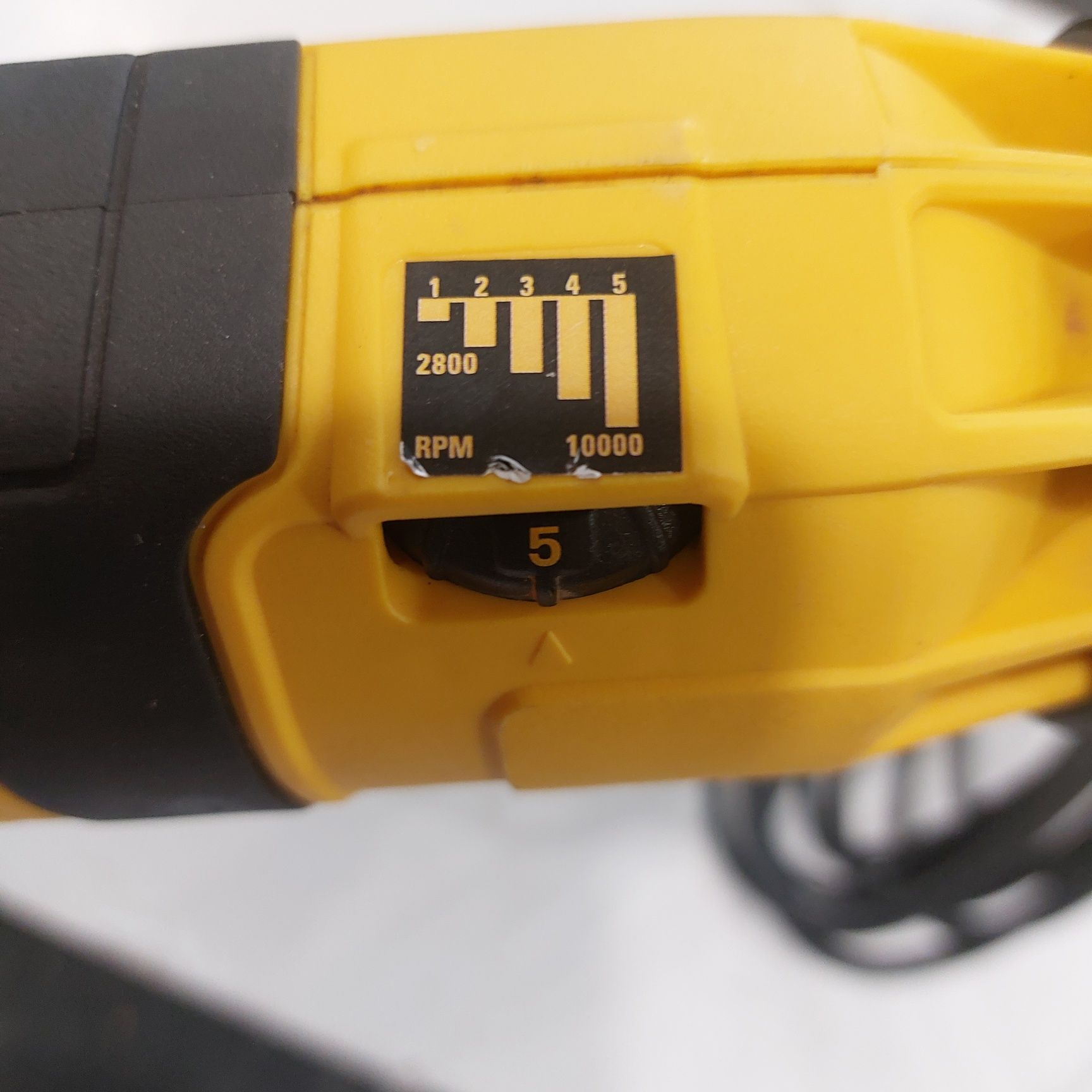Електрически ъглошлайф Девалт с обороти Dewalt DWE4257