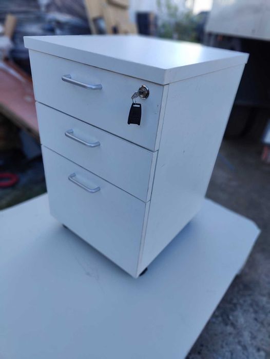 Контейнер, шкаф с колелца и чекмеджета с ключ за бюро