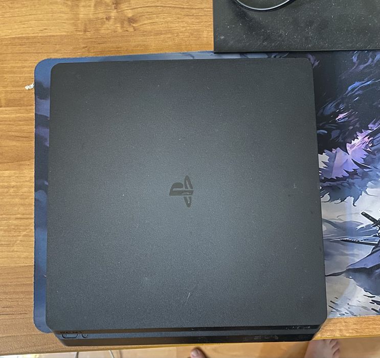 PS 4 SLIM 1TB + 2 джойстика + 7 игр