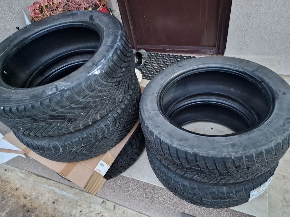 Vând set 4 anvelope 205 55 16 iarna