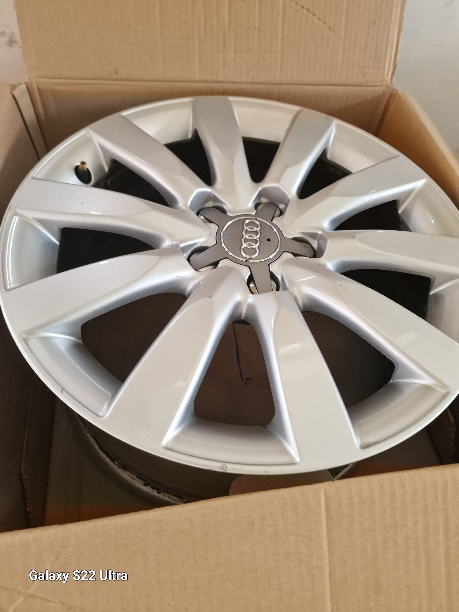 Audi 18 и 19 17 цола Mercedes Audi  5 комплекта . Замъка Ямбол