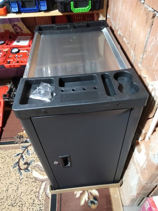 Lada de scule Profesionala completa cu 7 Rafturi .