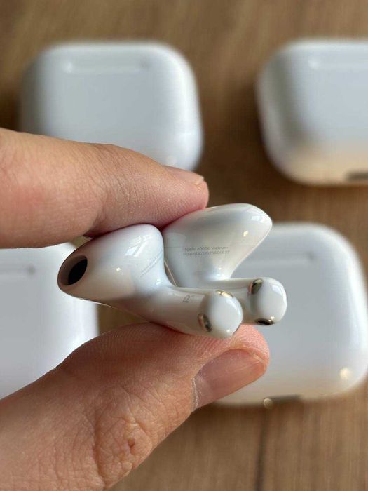 Слушалки Apple AirPods 4 с активно шумопотискане (ANC)