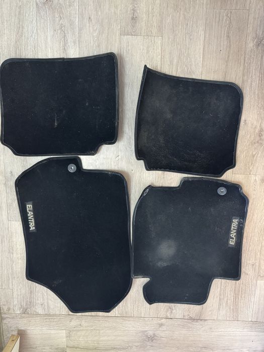 Продается универсальный коврик для машины Элантра