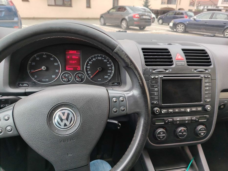 Vand VW Golf 5 benzină 1.6 FSI