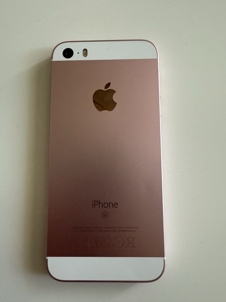 Продава се Iphone SE розов